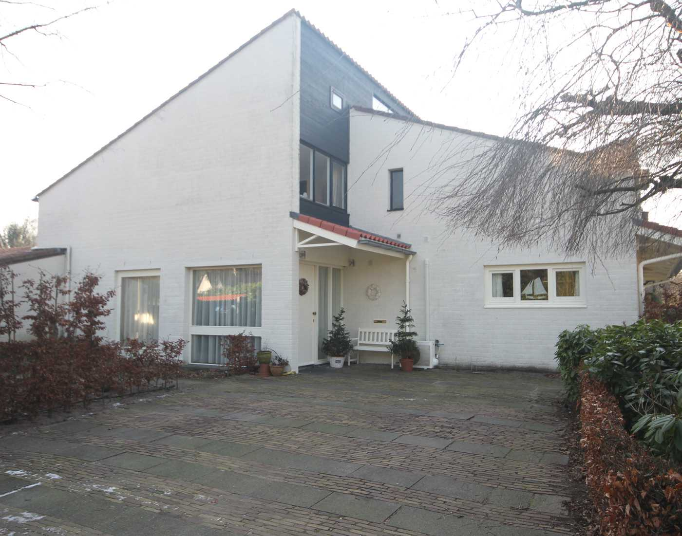 KENMERKEN Type woning: vrijstaande villa Bouwjaar: 19