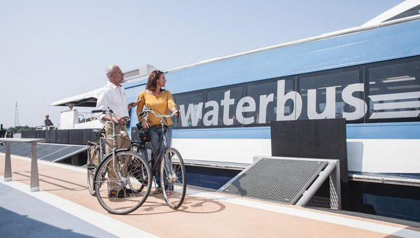 De gebiedscommissie van Rozenburg is blij met de samenwerking tussen Rotterdam en andere overheidspartners inzake het opstellen van een langetermijnvisie vervoer over water.