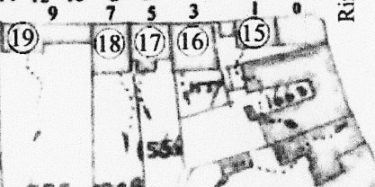 Situatietekening Huib Kesteloo, 1953: Weststraat 15: M. Overbeeke. Weststraat 16: schuur, (nu onbebouwd). Weststraat 17: N. Kort 7, (nu 5). Weststraat 18: M.+J. Lensom, (nu 7). 1954 Weststraat 1.