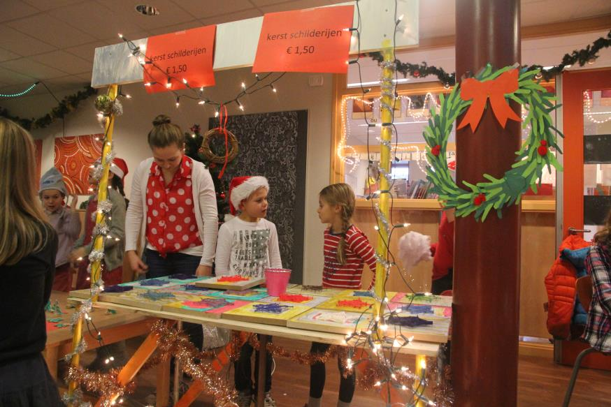 Kerstmarkt op OBS Prins Claus Woensdag 16 december werd op de Prins Clausschool in Linschoten door de leerlingen een kerstmarkt georganiseerd voor 3 FM Serious Request.