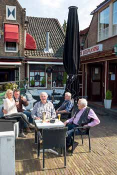 High Tea / Wine / Beer Dorpsstraat 141 Barendrecht T 0180-612130 biedt u tal van zakelijke mogelijkheden!