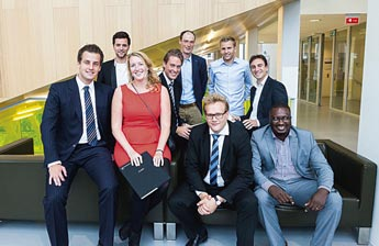 GESLAAGDE ACTUARISSEN BIJ DE AMSTERDAM BUSINESS SCHOOL Het Amsterdam Executive Programme in Actuarial Science (AEMAS) heeft het collegejaar opnieuw succesvol afgesloten.