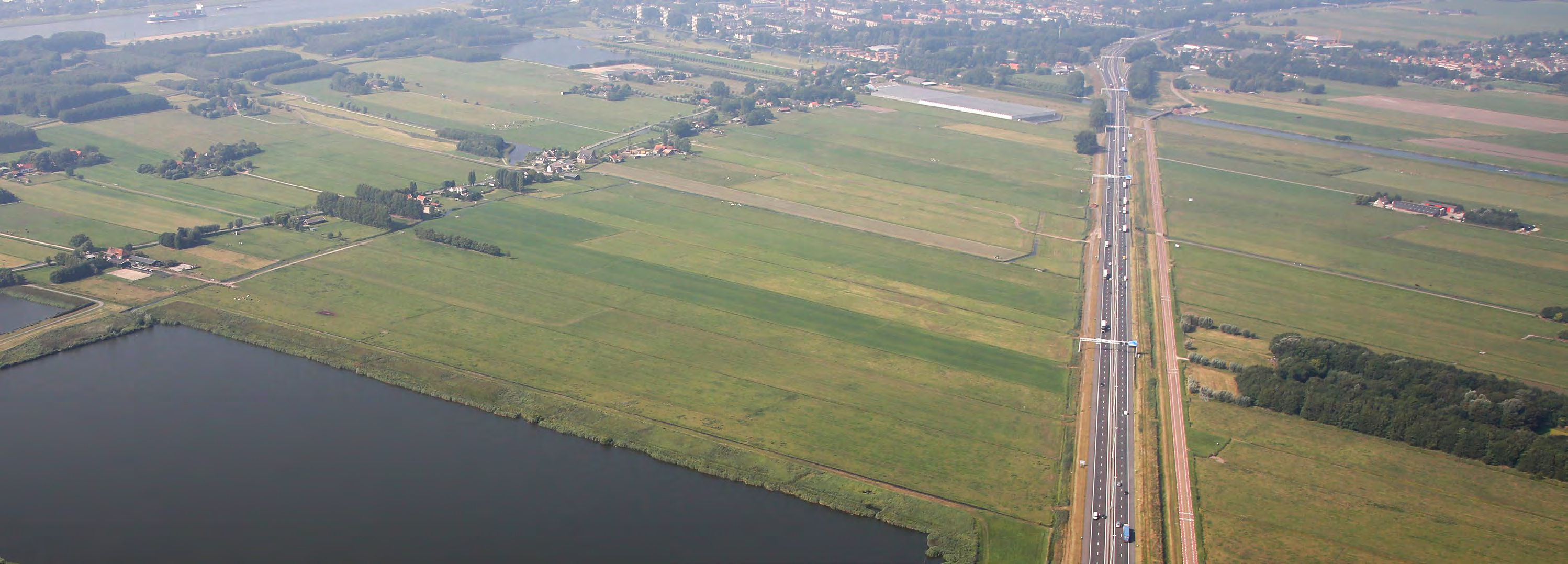2.3.3 Aalkeet-Buiten polder De Aalkeet-Buitenpolder is onderdeel van het karakteristieke open veenweidelandschap van Midden Delfland, met kilometerslange