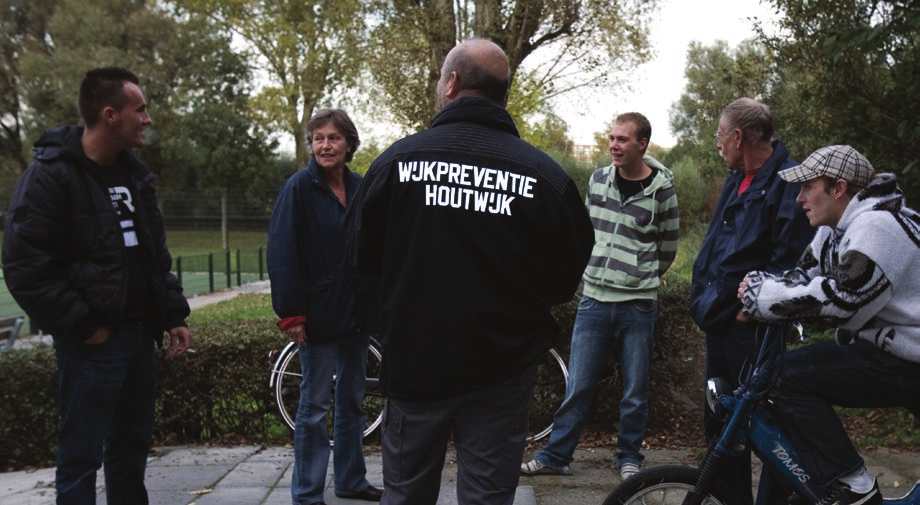 > Professionalisering Begin 2012 geeft de Universiteit van Amsterdam een training aan voorzitters en deelnemers van casusoverleggen.