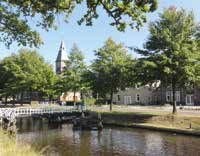 7 Verrassend varen in Drenthe Wie Drenthe zegt, zegt bos, hei, schaap, dierentuin, rust en ruimte. Bij dat eerste gevoel ontbreekt water.