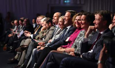 Het eerste betrof het minder betuttelend maken van een zin in de inleiding van het Verkiezingsprogramma: woordje wij eruit en ons vervangen.