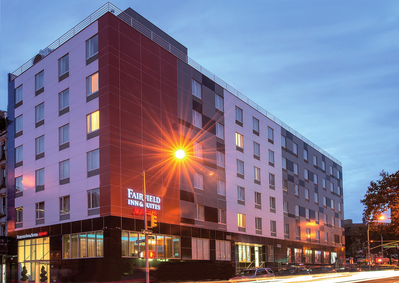 Fairfield Inn & Suites Downtown East *** 95 Henry Street Wij bevelen je dit uitstekende 3 sterren hotel van harte aan.