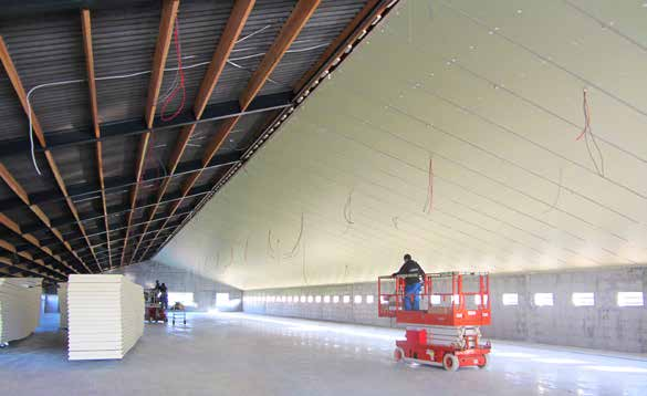 Montage Dankzij de goede drukvastheid van de Eurothane AL en Eurothane AL Quattro isolatie is het ook mogelijk om de platen op de gordingen te monteren, waarbij de vezelcementplaten rechtstreeks op