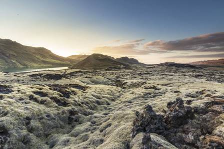 Onderweg kom je langs de Langjökull en Hofsjökull-gletsjers en kan je baden in de natuurlijke warmwaterbron van Hveravellir.