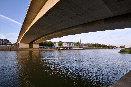 Wonen in Arnhem Arnhem is meer dan duizend jaar geleden als een klein gehucht ontstaan langs de Sint-Jans beek. Dat is de beek die door Sonsbeek stroomt.