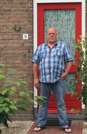 Interview bewoner Rooie Buurt Wie: Rob Haasters Adres: Callenfelstraat 9 Leeftijd: 58 jaar Beroep: sinds 2010 afgekeurd, daarvoor jaren werkzaam als uitvoerder bij een groot isolatiebedrijf.
