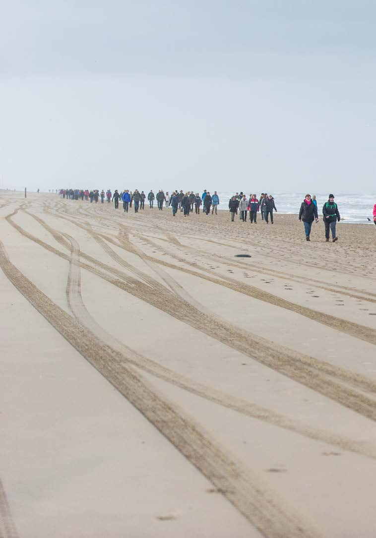 Het nieuwe wandeljaar begint aan de Noord- Hollandse kust met de PWN Egmond Wandel Marathon. Jaarlijks komen zo n 16.