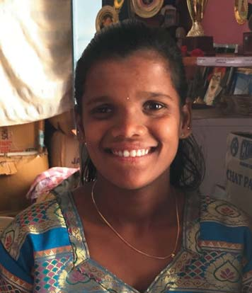 Hier een paar sprekende voorbeelden van deze motivators. Saritha Saritha werd geboren in een dorpje in de staat Telangana. Haar vader overleed toen zij 5 jaar was.