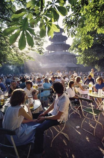 7. München Biergarten Bij mooi weer is het zonde om binnen in een tent te gaan zitten en ook met de kleine man minder leuk. Hij wil buiten spelen, natuurlijk.