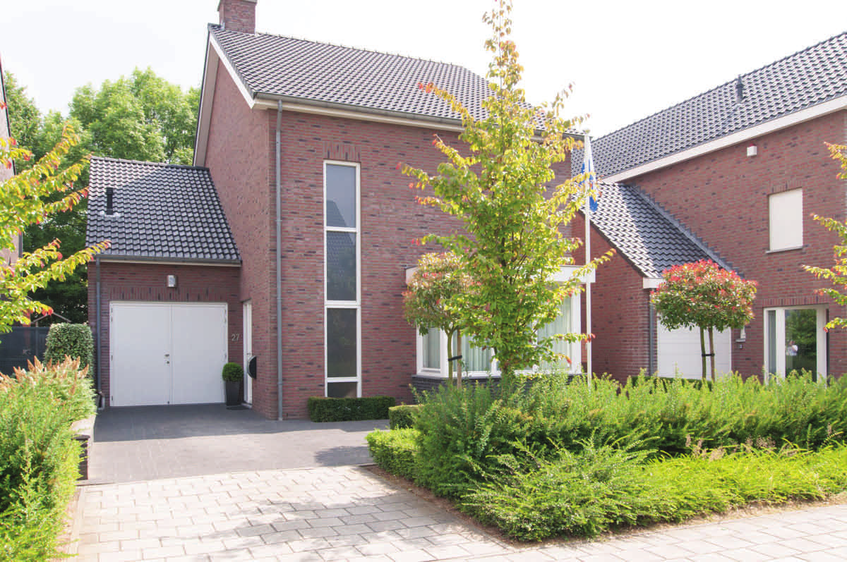 TE KOOP Margraten Aekerlaethofstraat 27 Goed onderhouden vrijstaand woonhuis met garage, voor en achtertuin.