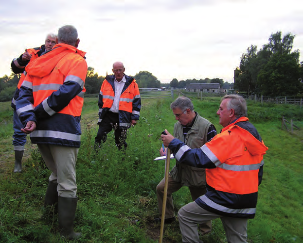 Noodplannen voor hoogwater Eind oktober 2013 wees de APK-toets voor dijken uit dat 95% van de Limburgse dijken (100 km) niet voldoet aan de wettelijke normen en verdere verbeteringen dus noodzakelijk