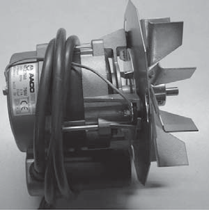 ventilatorschoep op de motoras UDSA-4 mod. 008 t.e.m 020 (rotatierichting : draaiend met wijzerzin gezien vanaf