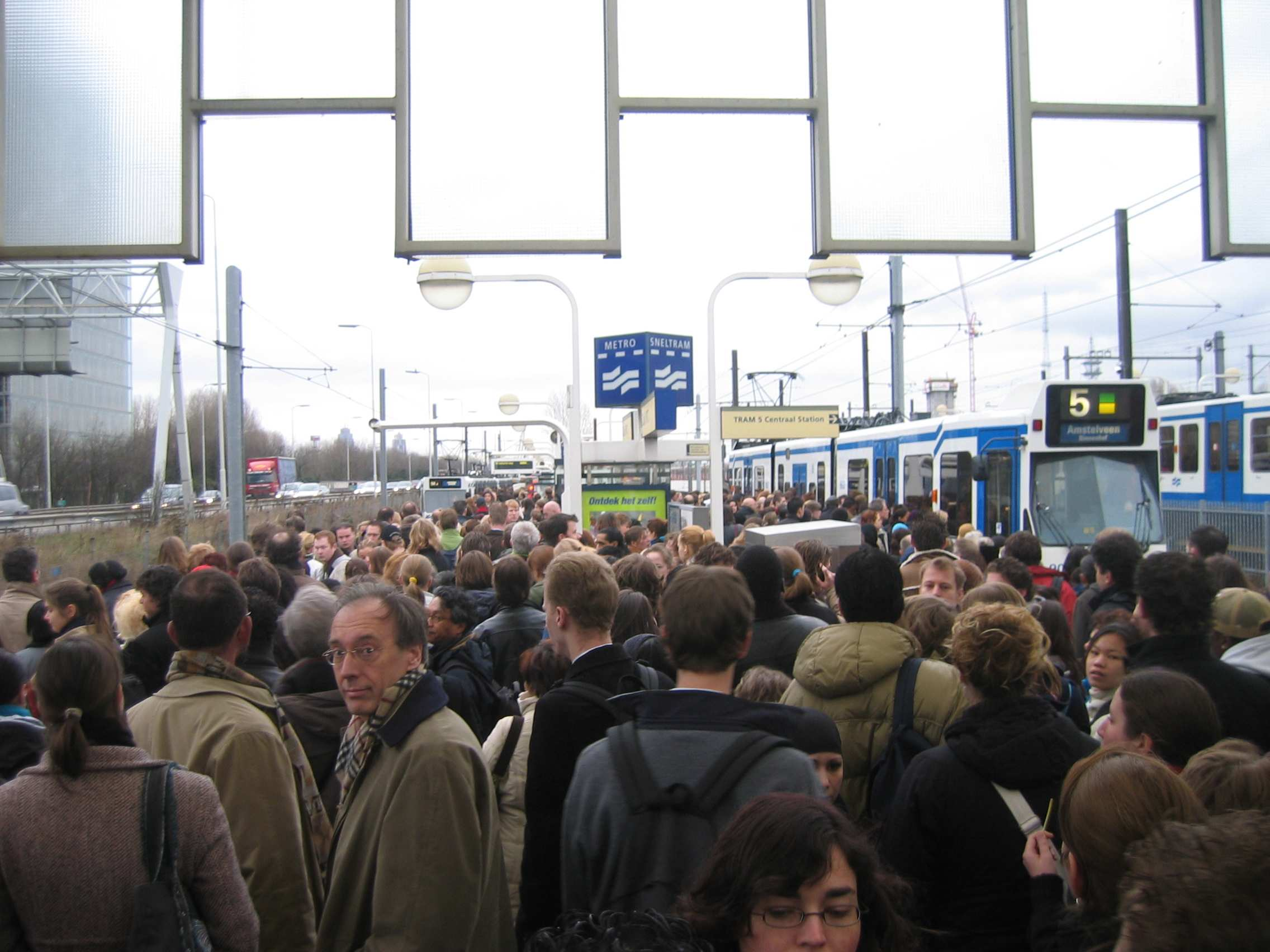 3.3 Effecten Noord/Zuidlijn en spoorlijnen Met de Noord/Zuidlijn komt er in 2015 een nieuwe, frequente en snelle verbinding tussen de stations Amsterdam Zuid en Centraal.