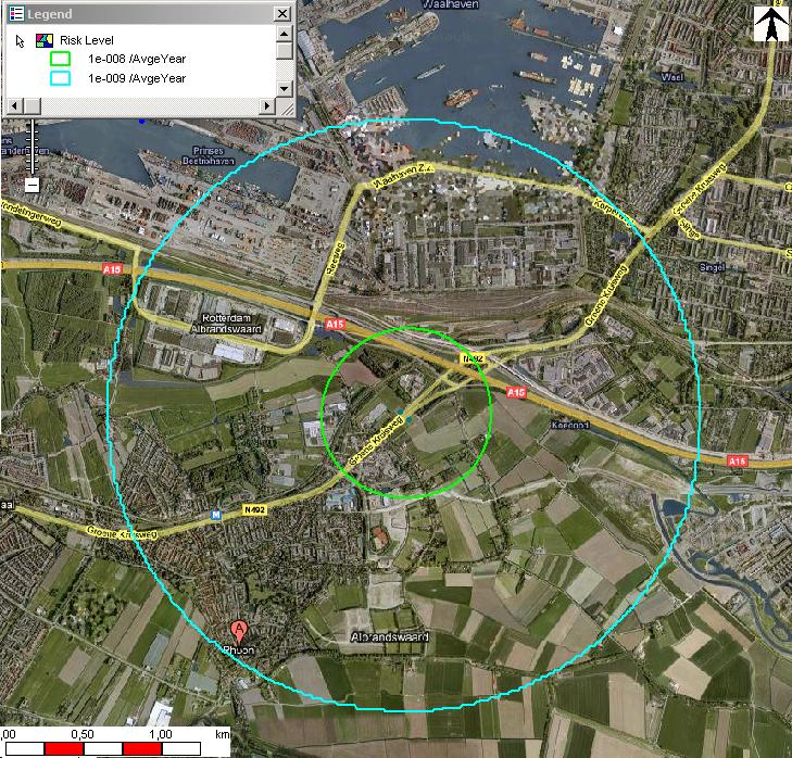 Pagina: 52 van 78 4.7.4 Leidingtunnel onder de Groene Kruisweg 28 Plaatsgebonden risico In onderstaand figuur zijn de contouren van het plaatsgebonden risico opgenomen.