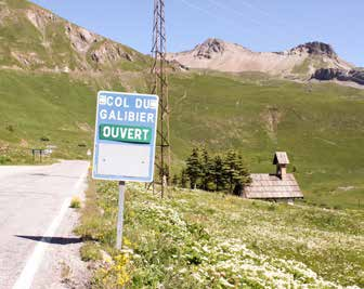 BACK TO THE ROOTS Climbing for Life: wat 5 jaar geleden begon in het Franse Alpendorpje Valloire, is ondertussen uitgegroeid tot een gekend begrip onder menig wielerfanaten.