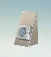 ONDERBOUW HALOGEENVERLICHTING Omega set met centrale schakelaar 2 x 20 W 3 X 20 W rvs 6600-8921 75,00 rvs 6600-8931 99,00 Bestaande uit 2 of 3 Omega 20 W spots en een 