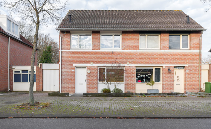 thuis in Breda Sterke punten van het huis Moderne twee-onder-een-kapper met garage Keuken met bar en diverse apparatuur