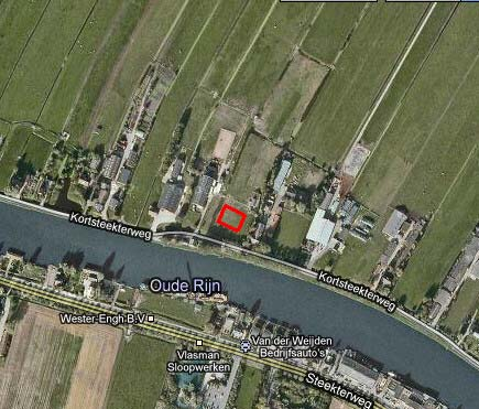 Afbeelding 8. Het plan-/onderzoeksgebied (rood omkaderd) op een recente luchtfoto. Bron: Google Earth, 29 maart 2010. 3.