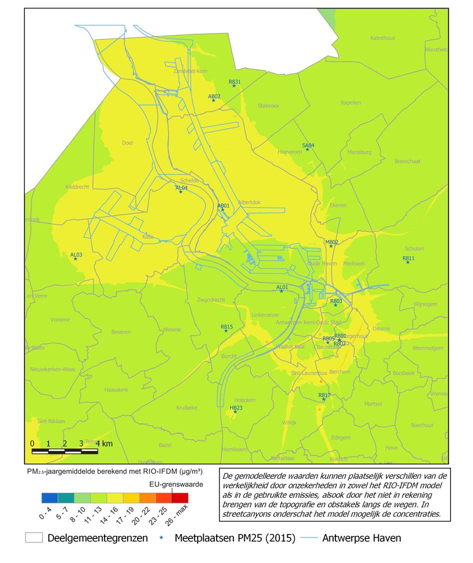 Figuur 72: Gemodelleerd PM 2,5-jaargemiddelde voor 2015 We zien dat de gemodelleerde PM 2,5-concentraties in de Antwerpse agglomeratie overwegend liggen tussen 11 en 13 µg/m³.