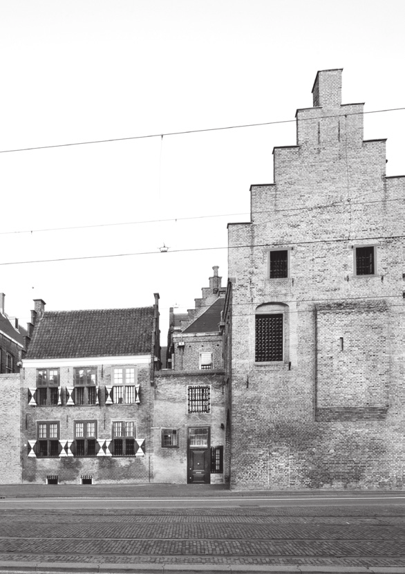 Gevangenpoort nu Toen in 1828 de laatste gevangenen van de Gevangenpoort werden overgebracht naar het nieuwe huis van bewaring op de Prinsegracht was de Gevangenpoort geen