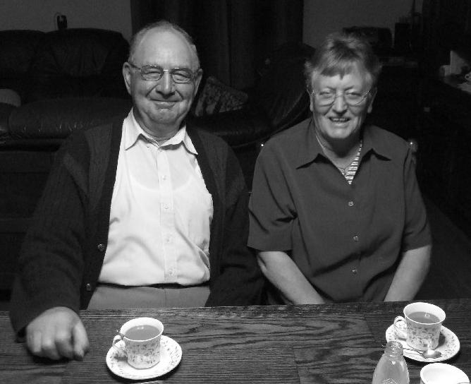 t Hoefijzer van Met Cor en Jef van Hooydonk Op 23 november 2007 zijn Jef (74) en Cor (75) van Hooydonk 50 jaar getrouwd, vandaar dat zij het HOEFIJZER in handen hebben, want zonder geluk zouden ze