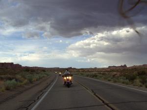 Diezelfde mensen zullen als het regent weinig plezier aan hun motorreis beleven omdat ze de hele dag nat en koud zullen blijven, zelfs als de bui allang weer voorbij is.