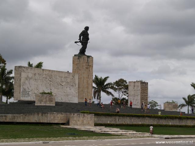 Het mausoleum van Ché Guevara stadswandeling door het centrum van Santa Clara. Abel laat mij het centrale plein zien rond het Parque Vidal.