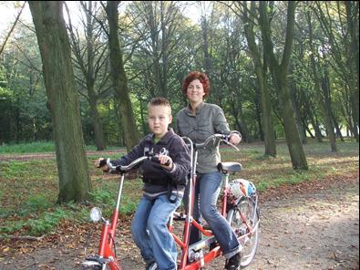 Halverwege de tocht bevindt zich de stempelpost in Vinkeveen of in Aalsmeer. 70 km: De tocht gaat door het Groene Hart maar dit keer ook over het Schipholterrein.