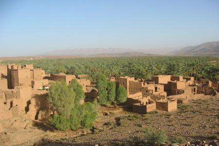 Dag 5 Erfoud; Merzouga, Erg Chebbi Vandaag staat een onvergetelijke woestijnsafari op het programma waarbij je met de fiets naar de Erg Chebbi-duinen gaat die verrassend uit de woestijn opstijgen tot