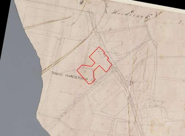 Archeologische onderzoek Fokko Kortlanglaan 225-227, Harderwijk ArcheoPro Rapport, 16028, Pagina 24 De kadasterkaart uit 1832 toont dat het oostelijke deel van het plangebied destijds een apart kavel