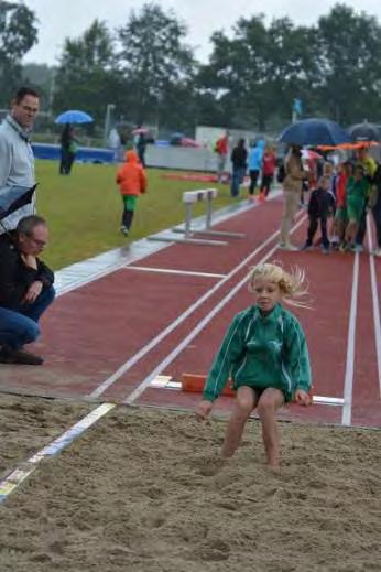 Tara van Tilborgh is en blijft onze krachtpatster, want het lukte Tara vandaag wel om de Vortex speer 24.00 meter weg te gooien en dat is echt supergoed.