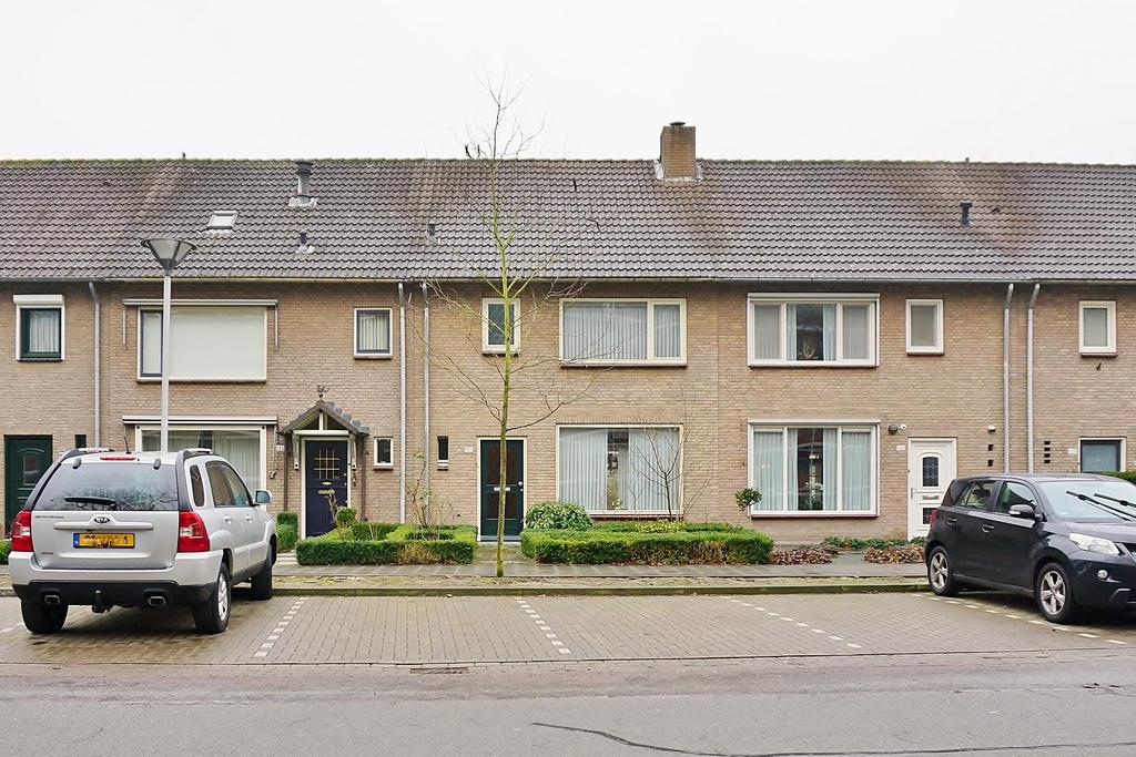 Perceel: 174 m² Aanvaarding: in overleg Vraagprijs: 185.000,- k.