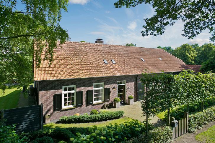 Straatsebaan 9, Liessel Net buiten Liessel ligt deze prachtige woonboerderij, centraal op nog geen 5 minuten afstand van de A67 richting Eindhoven/Venlo.