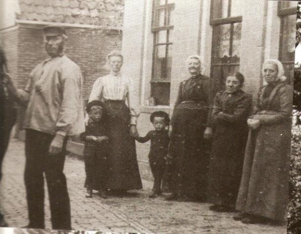 Bij bakker Weijman kon je sinds 1900 koekgooien.