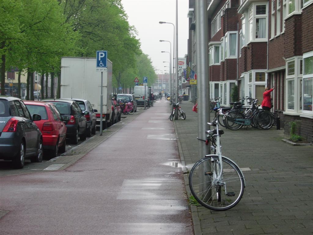 Grote ambitie, kleine stapjes 5 Wat betreft de geplande fietsenstallingen zouden zeker ook de extra stallingsplaatsen in de parkeergarage onder Vredenburg, moeten worden opgenomen.