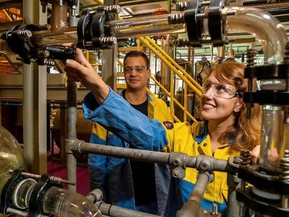 Leerlingen procestechniek op de Tata Steel academie.