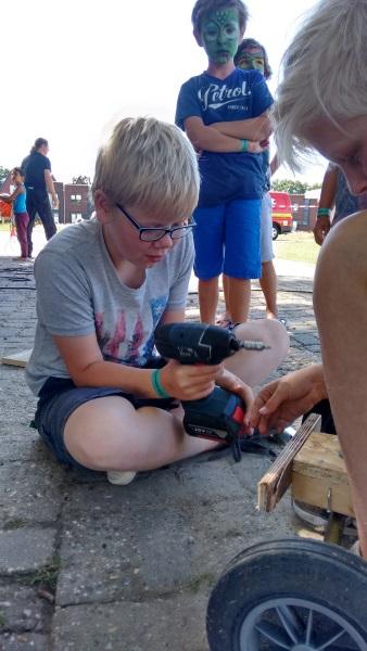 Viva Zomertour by Alifa groot succes in de Laares Van 3 t/m 7 augustus trok Welzijnsorganisatie Alifa met de Jeugdviva langs de verschillende wijken in het binnensingelgebied van Enschede.