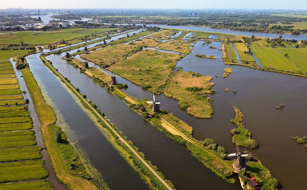 Windenergie: voor droogmakerijen Nu Veenlandschappen en droogmakerijen Windenergie: voor droogmakerijen Het beroemdste voorbeeld hiervan zijn de molens bij Kinderdijk (1738).