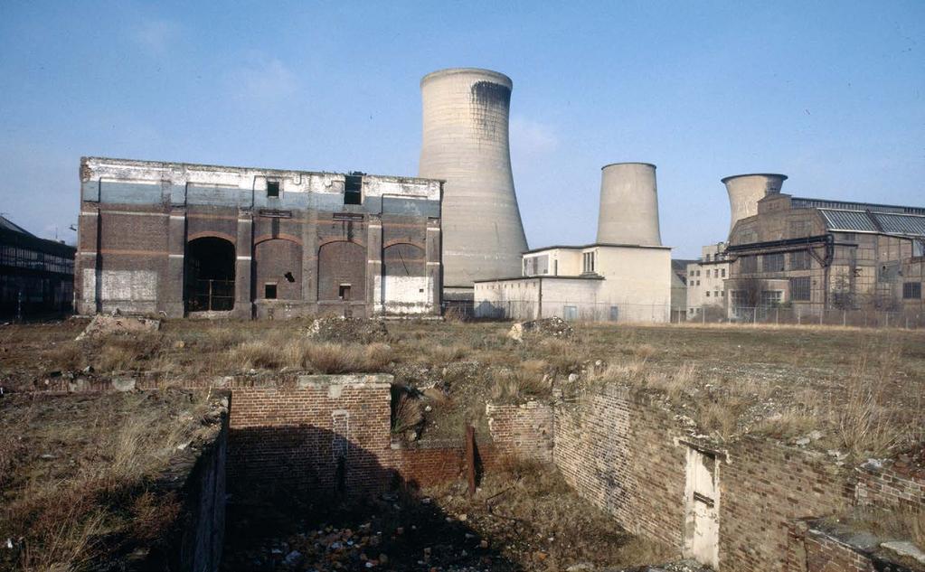 Steenkool Nu Het industriële landschap Steenkool Rond 1970 worden alle mijnen gesloten en begint de sloop van de gebouwen.