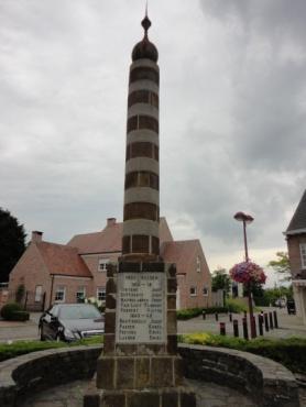 Ga vanaf hier naar links verder de straat in.