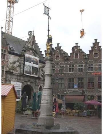 Na de WT van 13ne wist het Gents stadsbestuur geen blijf met dat beeld dat nooit gediend heeft en men heeft het dan laten plaatsen op het