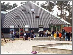 doorheen de Limburgse heide; een kinderboerderij bezoeken; petanque; voetballen; basketbal; badminton; gezellig