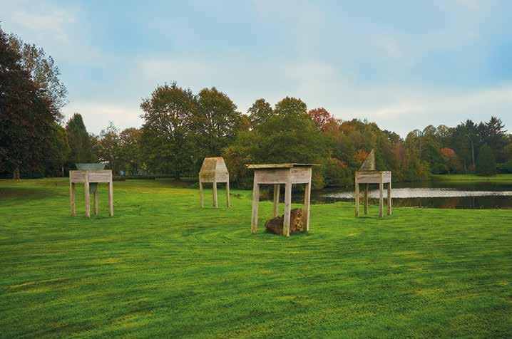 COLUMBARIUM In het park bij Rouwcentrum & Crematorium De Boskamp kunt u as bijzetten in het columbarium.