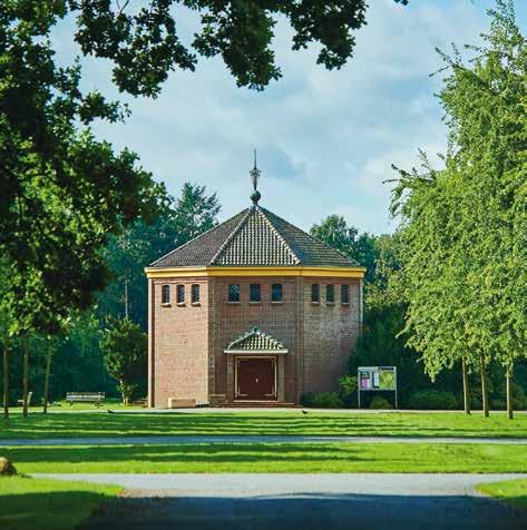 In de nissen waar de urnen in staan is ook ruimte voor het plaatsen van persoonlijke herinneringen, zoals kleine portretten,