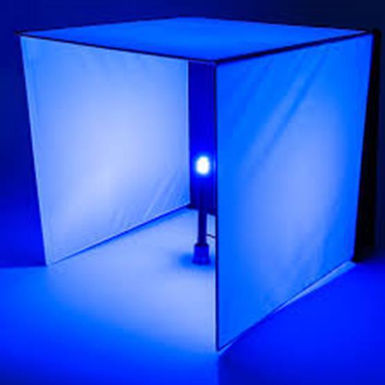 Concept ontwikkeling Rondom stralende blauwe lichtbron.